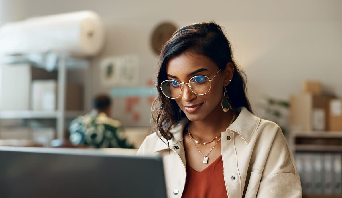 A women looking determined at her screen